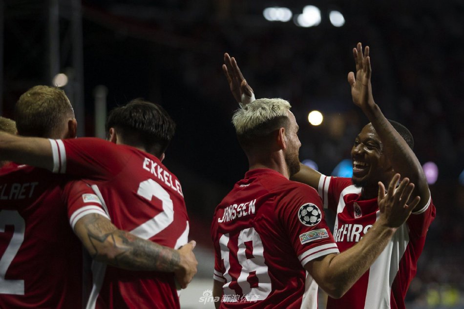 出的年轻内 出的年轻内