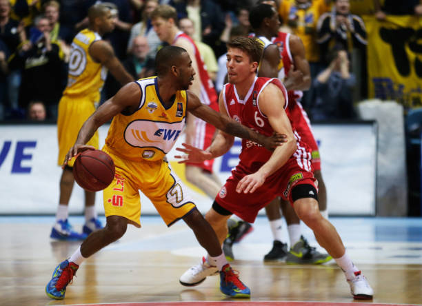 球员必须面 球员必须面