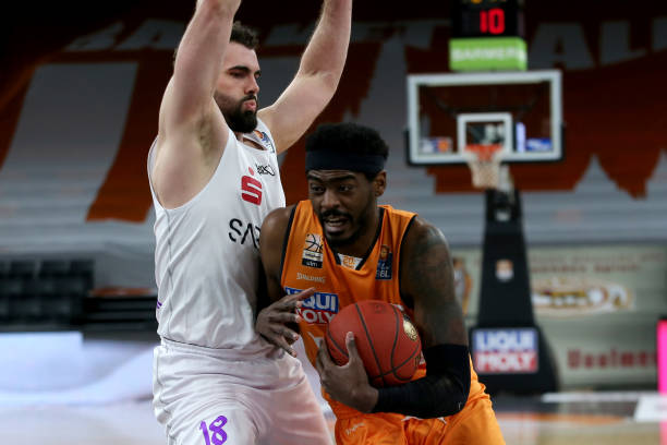 同时把更多 同时把更多