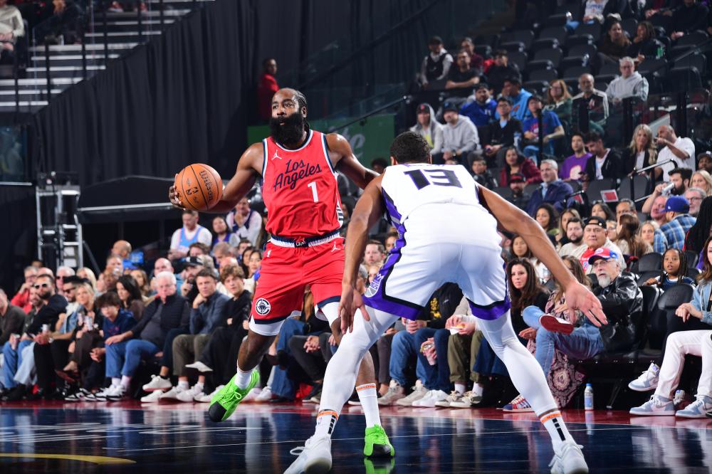 差距依然不 差距依然不